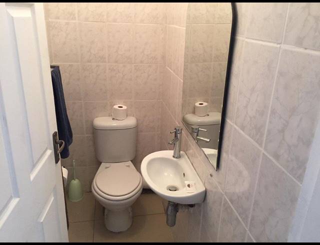 2 BEDROOM FLAT TO LET IN NEWSEL BEACH